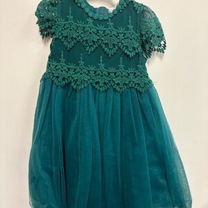 Elegant Emerald Lace Dress - Perfect for the Holidays!